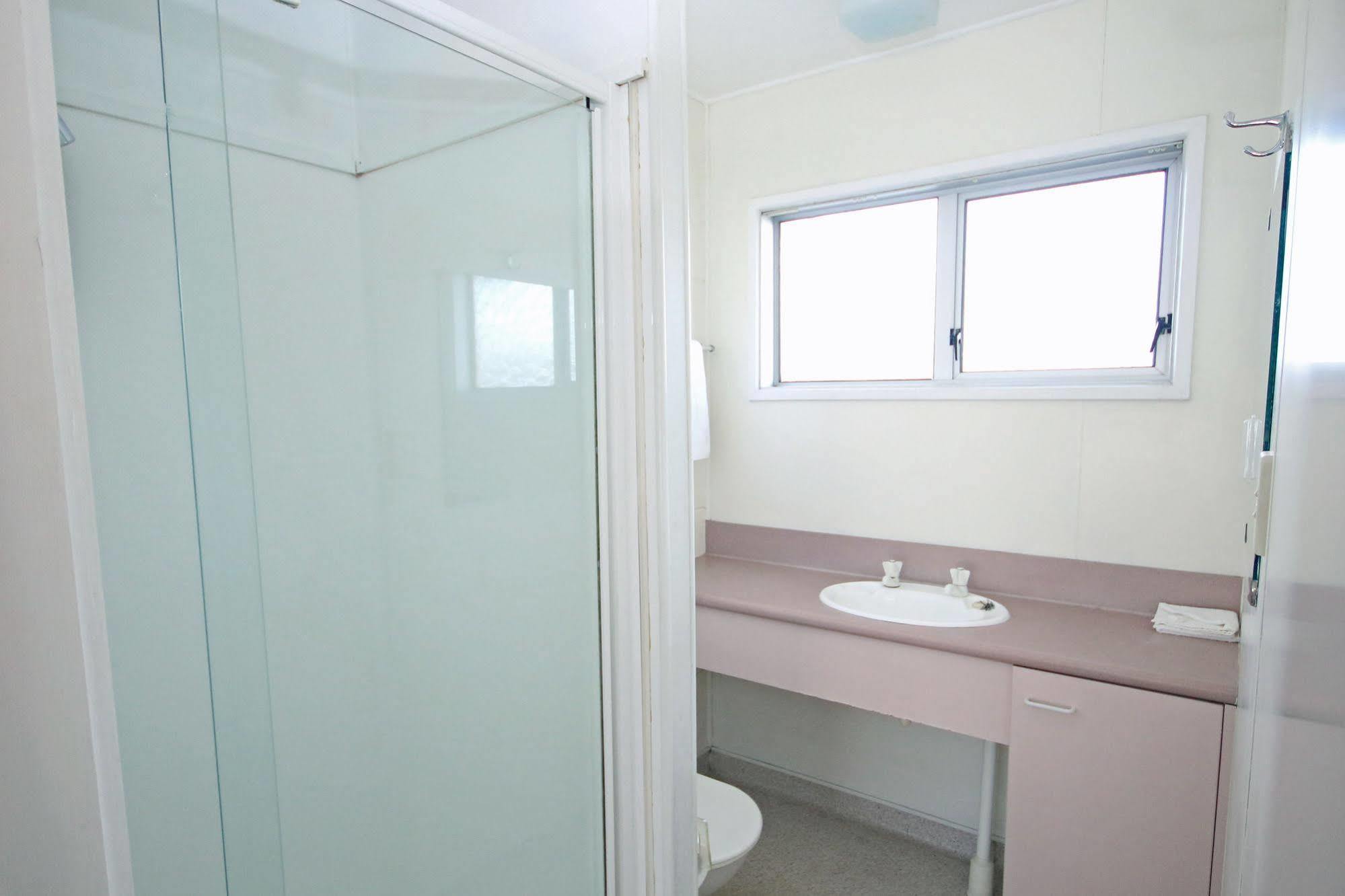 לוור האט Midway Pacifica Lodge מראה חיצוני תמונה